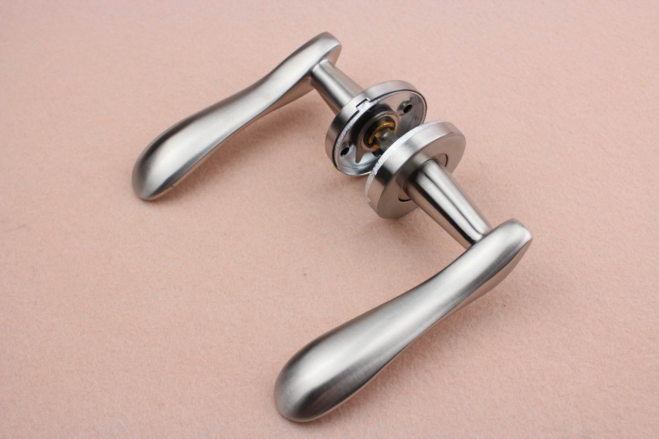 China Supplier Stainless Steel 304 Solid Casting Lever Door Handle