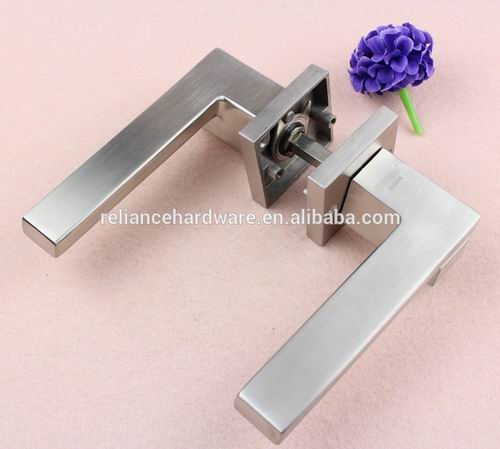 Solid Lever Handle on square Casting For timber Door